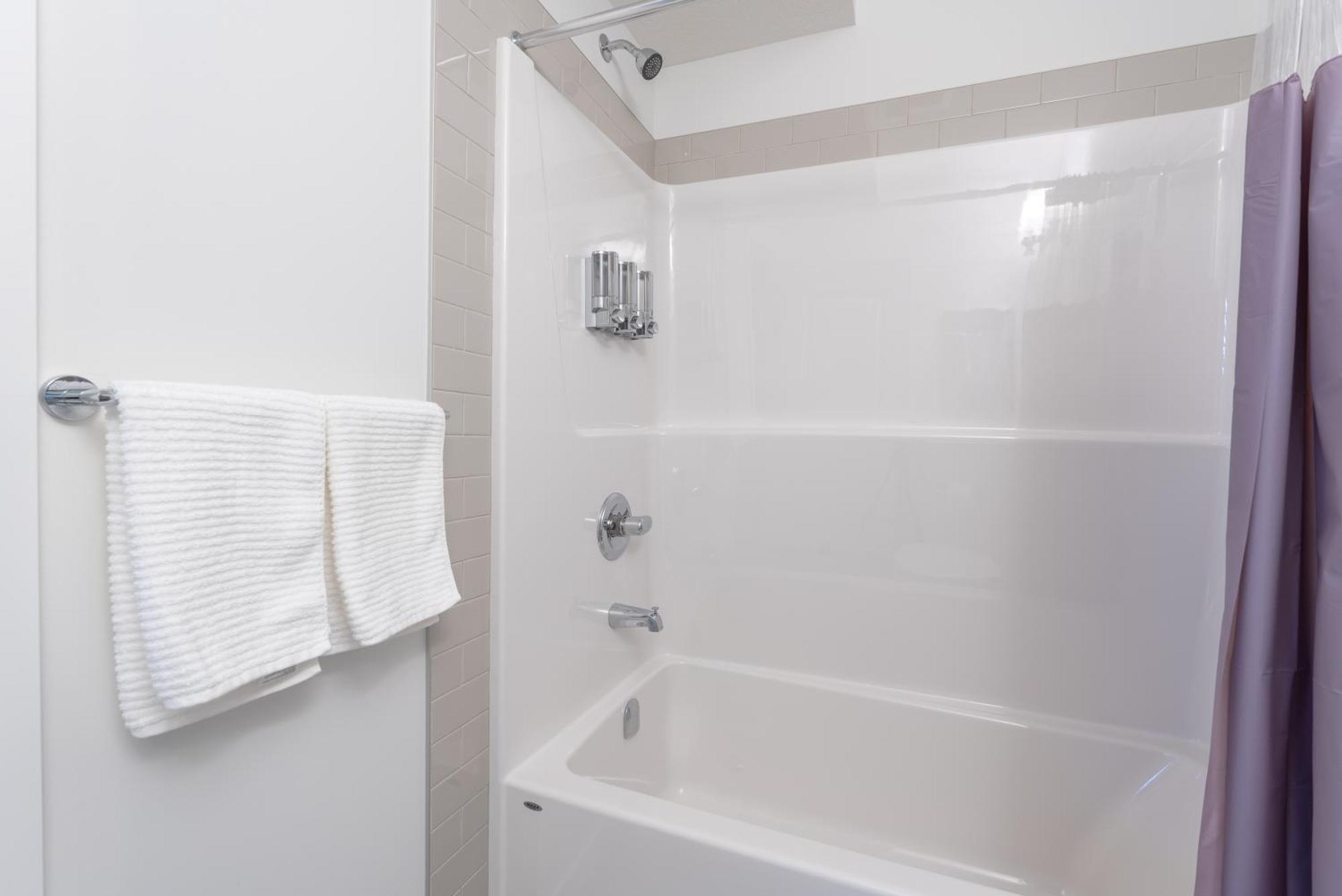 Stylish Getaway 2bd Basement By Ymca And South Health Campus Hospital Apartment