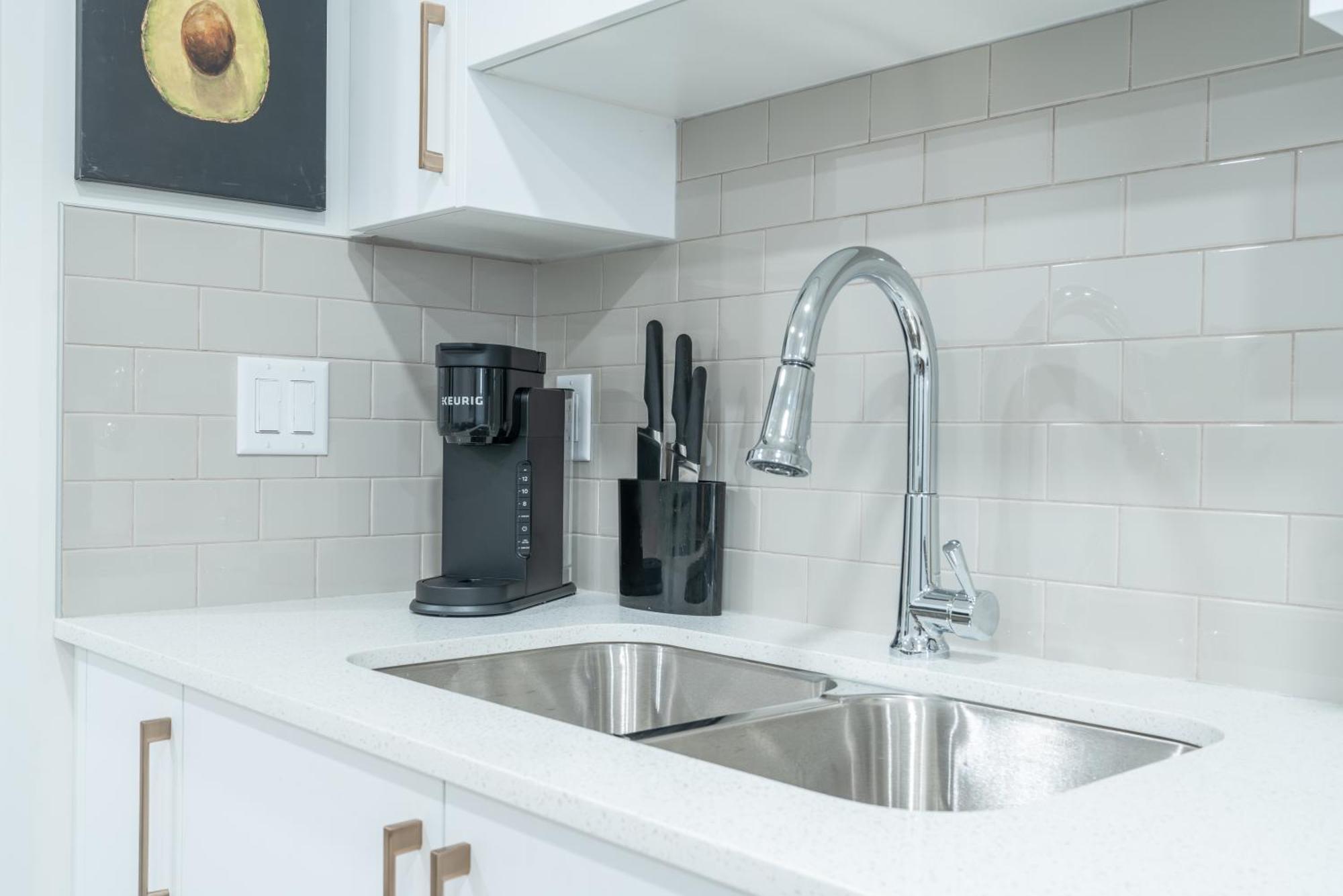 Stylish Getaway 2bd Basement By Ymca And South Health Campus Hospital Apartment Calgary