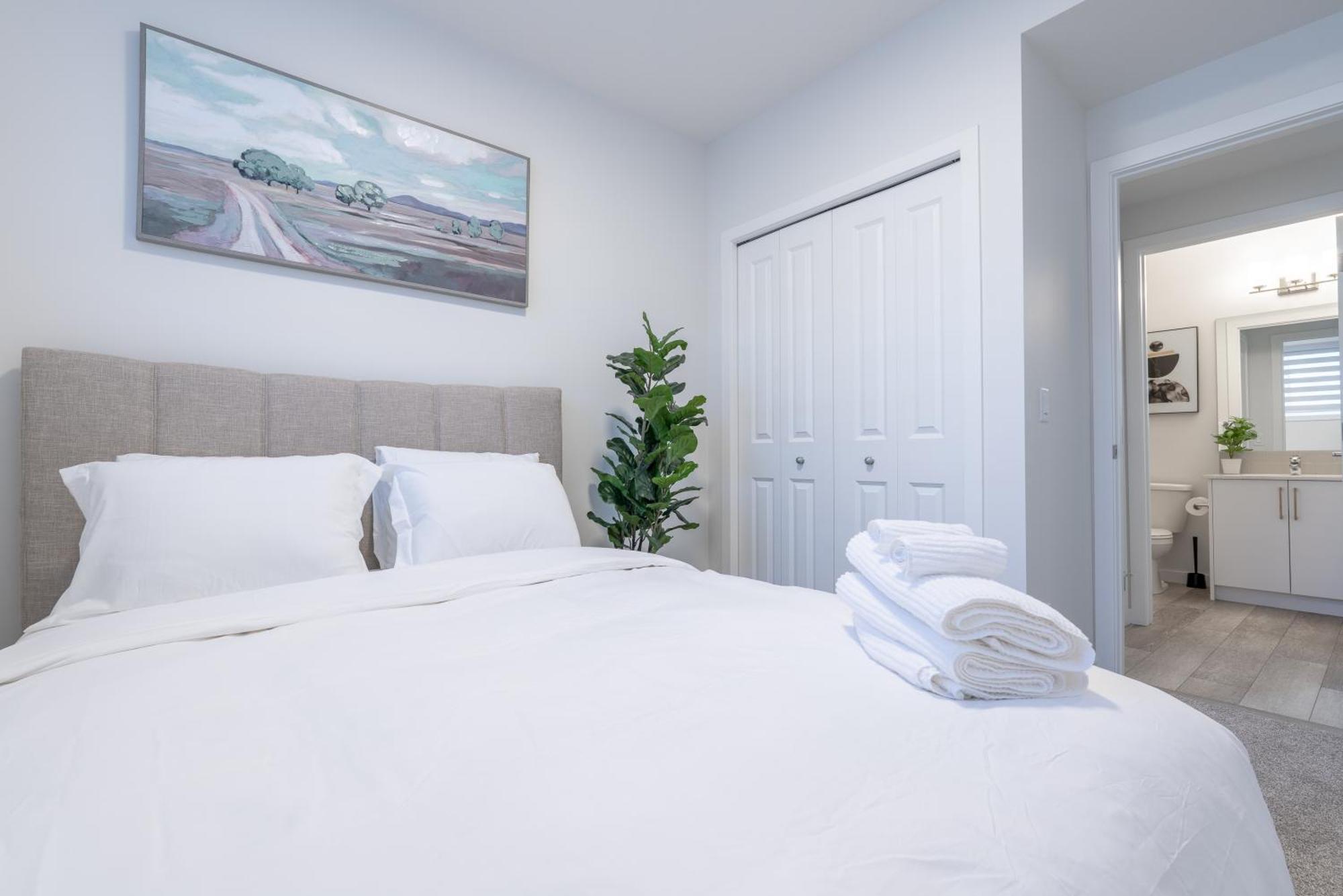 Stylish Getaway 2bd Basement By Ymca And South Health Campus Hospital Calgary