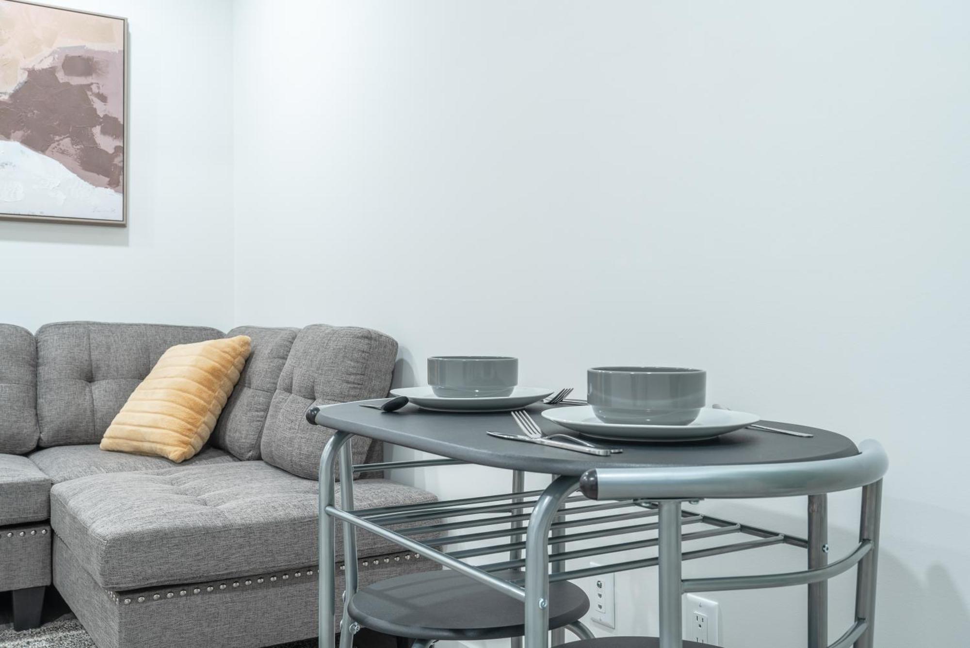 Apartment Stylish Getaway 2bd Basement By Ymca And South Health Campus Hospital *