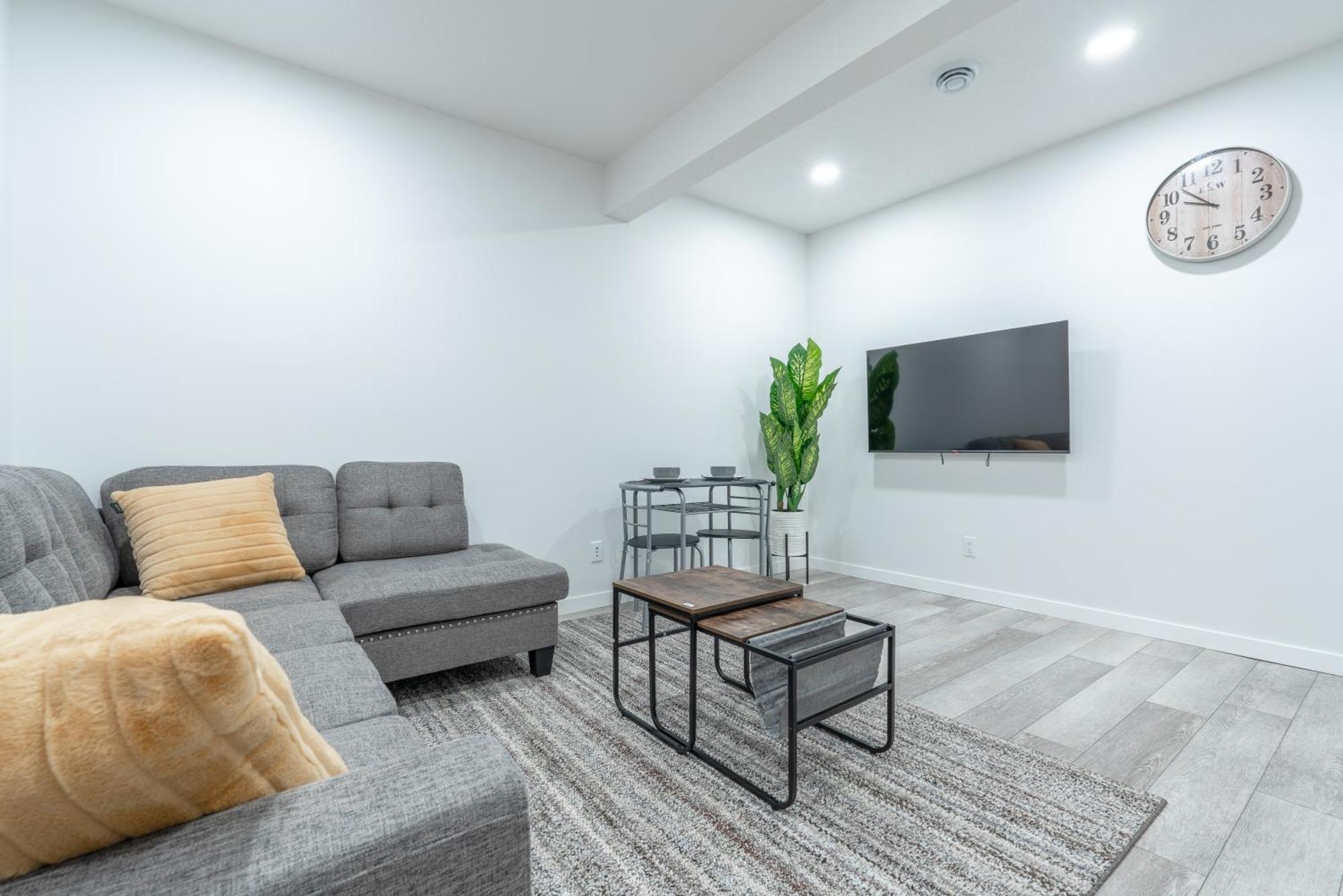 Apartment Stylish Getaway 2bd Basement By Ymca And South Health Campus Hospital