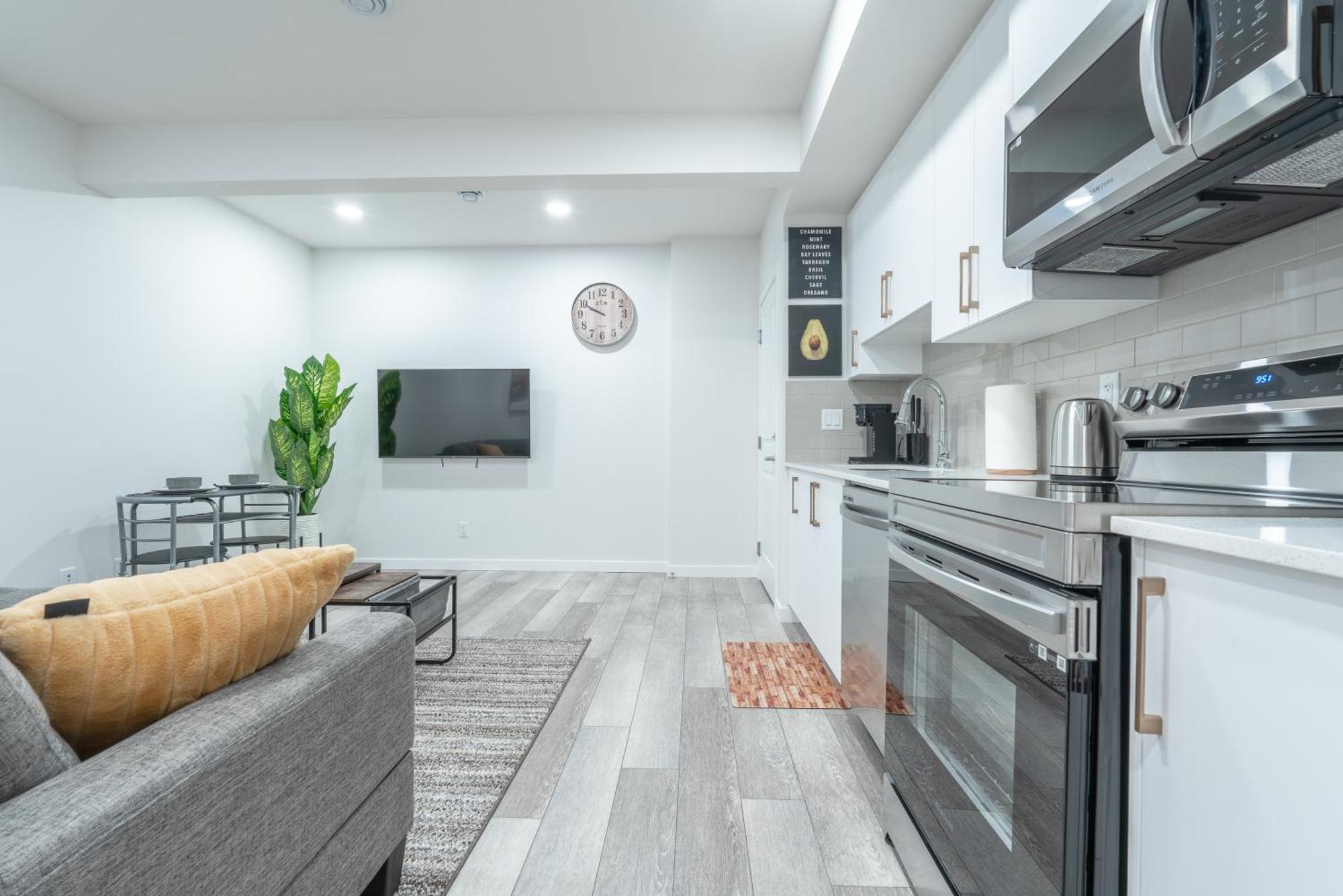 Stylish Getaway 2bd Basement By Ymca And South Health Campus Hospital Calgary